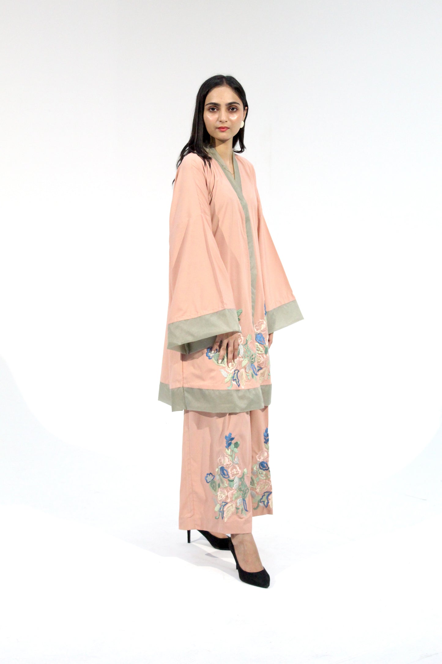 Rosebay - Sangemur Handmade Embroidered Two Piece Korean Kimono Style Set